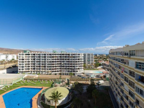 Top floor sea view central holiday home